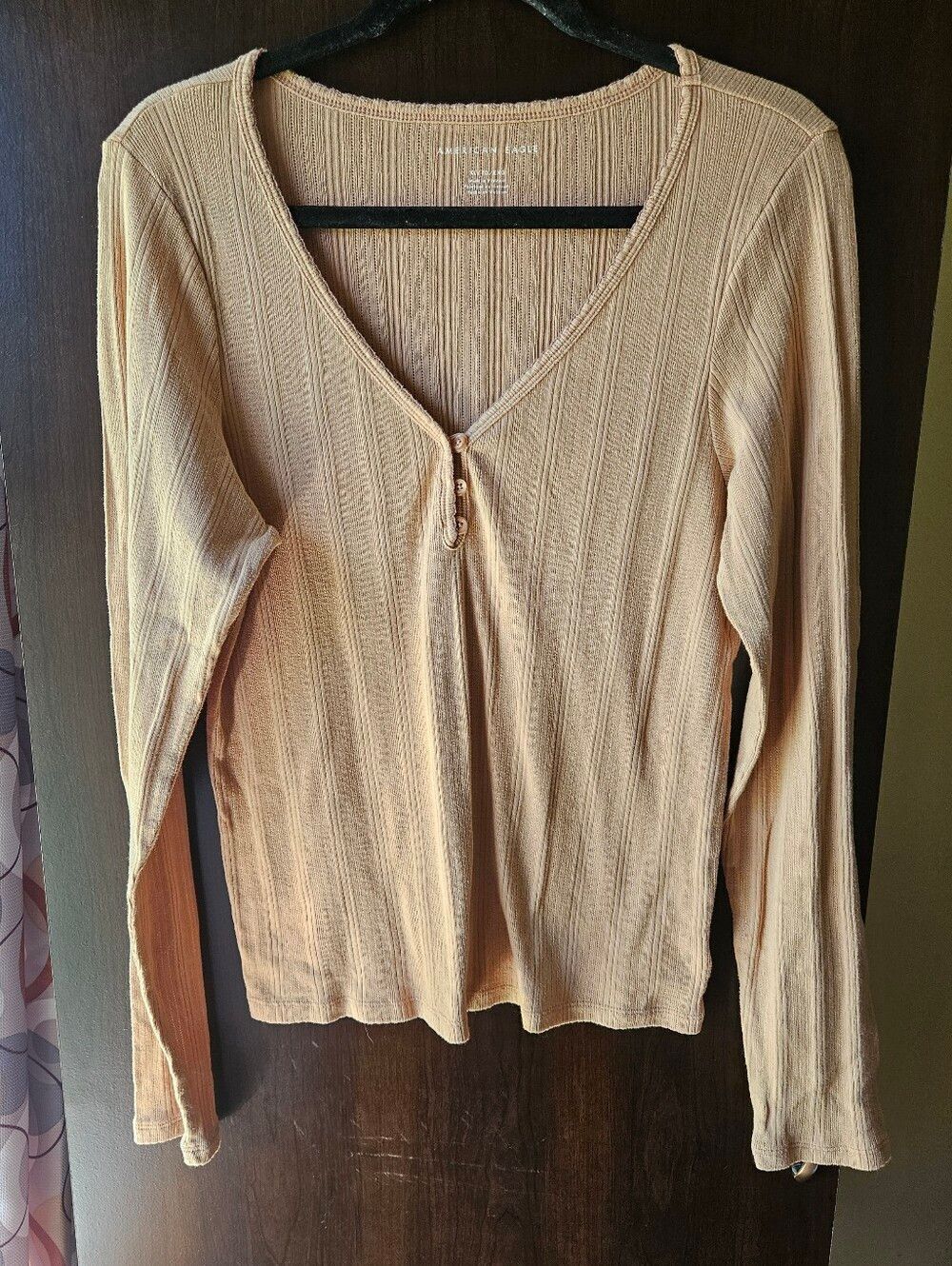 American Eagle Outfitters Long Sleeve V-Neck Ribbed Top - Tan Size XL